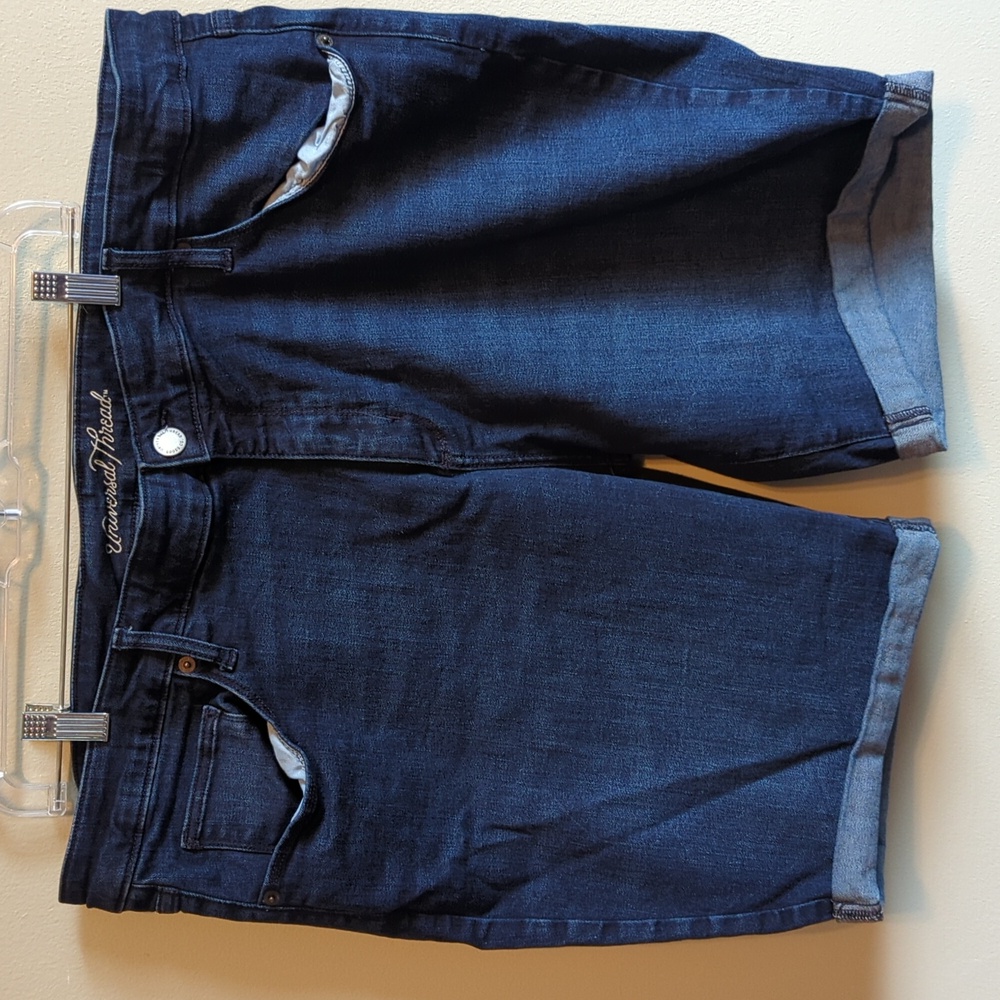 Universal Threads 22 Shorts